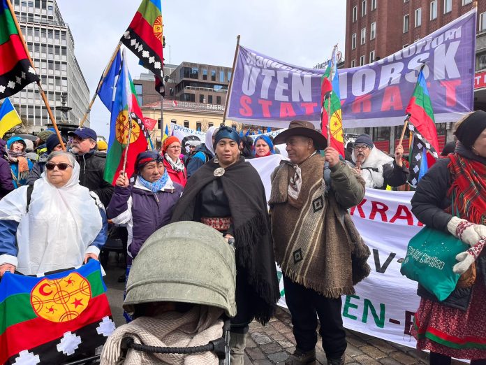 Delegación mapuche viajó a Noruega para denunciar destrucción de espacios sagrados por parte de empresa Strakraft